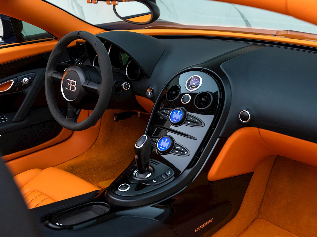 2015 Bugatti Veyron Grand Sport Vitesse interior, dashboard, Orange & Black Leather