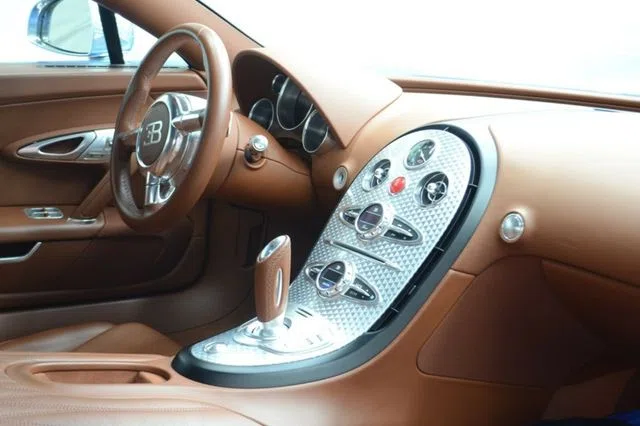 2015 Bugatti Veyron Grand Sport interior, dashboard