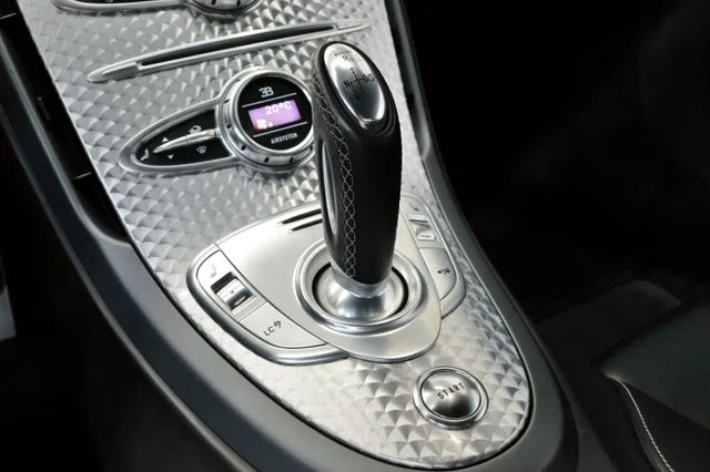 2007 Bugatti Veyron 16.4 interior, center console