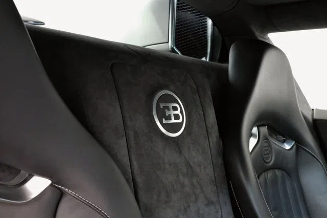 2007 Bugatti Veyron 16.4 interior, door panel