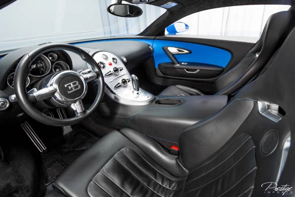 2010 Bugatti Veyron interior, Black