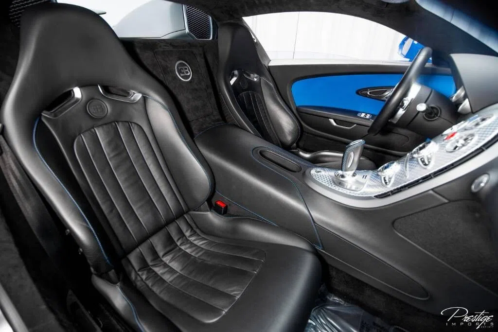 2010 Bugatti Veyron interior, seats, Black