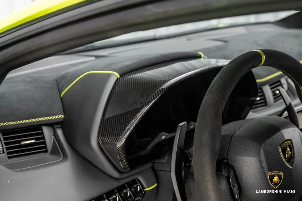 2019 Lamborghini Aventador SVJ interior, Green
