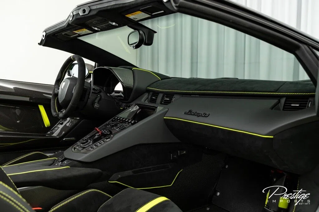 2020 Lamborghini Aventador Roadster SVJ interior, dashboard
