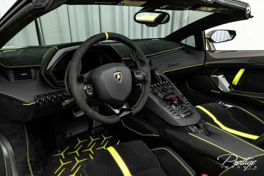 2020 Lamborghini Aventador Roadster SVJ interior, dashboard