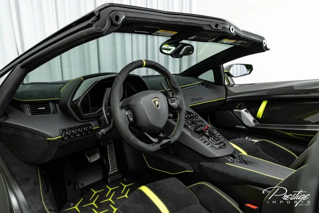 2020 Lamborghini Aventador Roadster SVJ interior, dashboard