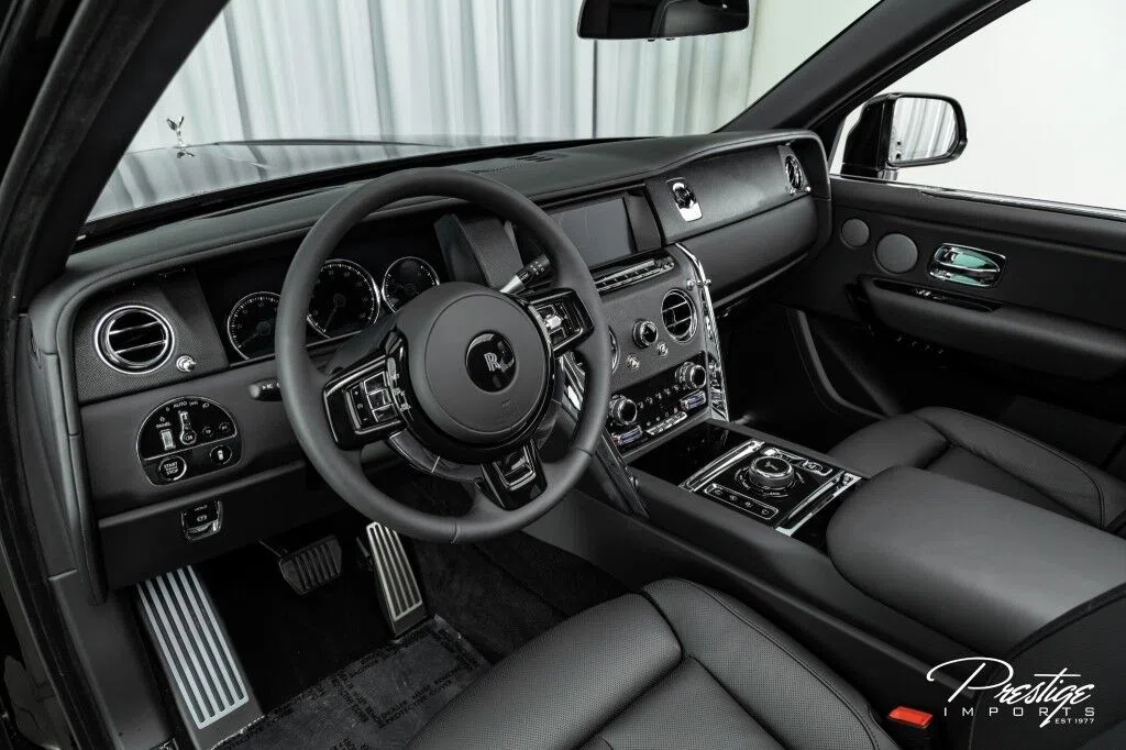 2022 Rolls-Royce Cullinan interior, dashboard