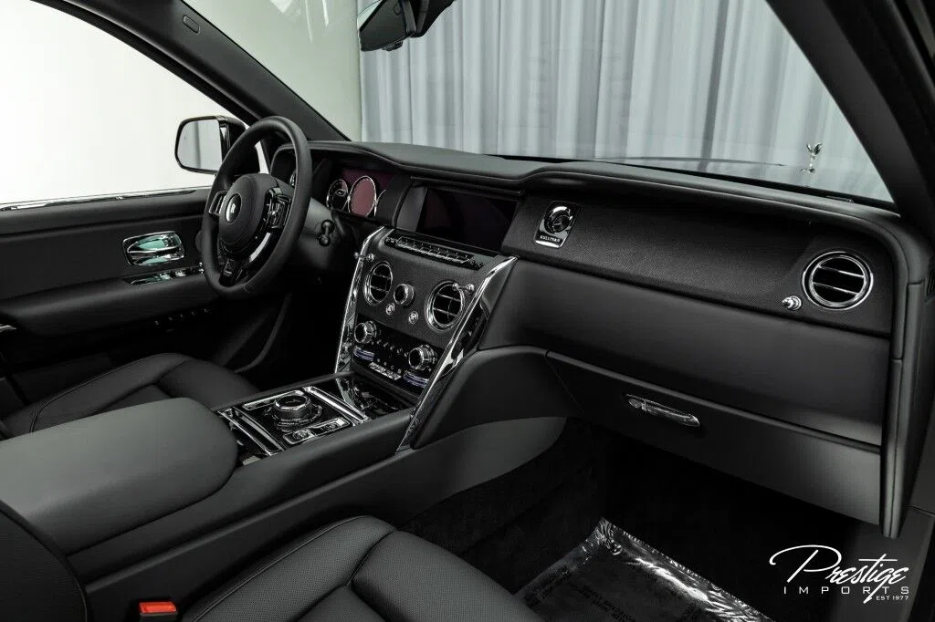 2022 Rolls-Royce Cullinan interior