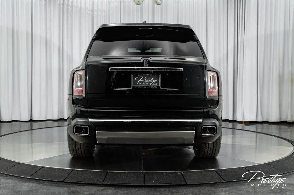 2022 Rolls-Royce Cullinan, rear three-quarter view