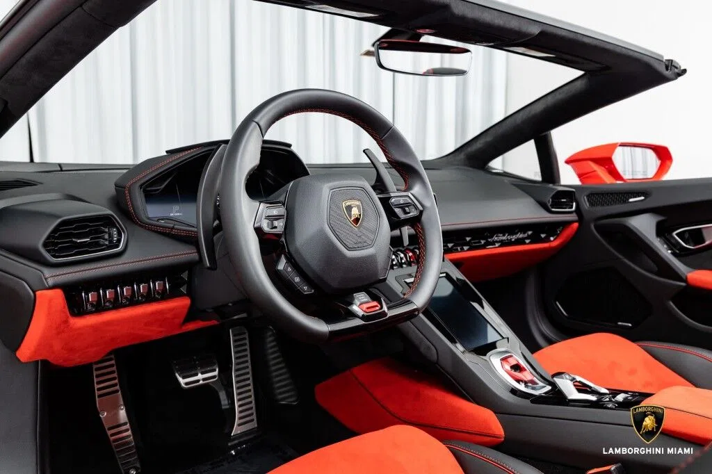 2021 Lamborghini Huracan EVO RWD Spyder interior, dashboard