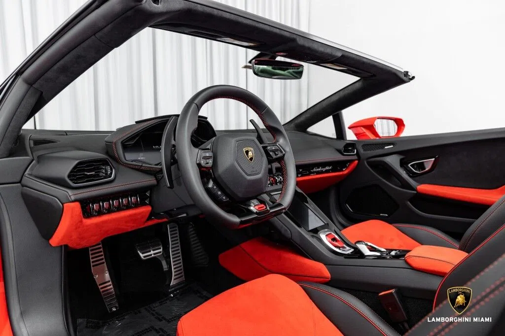 2021 Lamborghini Huracan EVO RWD Spyder interior, dashboard