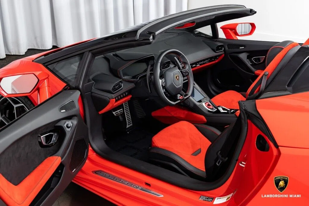 2021 Lamborghini Huracan EVO RWD Spyder interior