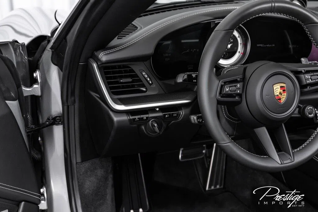 2021 Porsche 911 Turbo S interior, center console