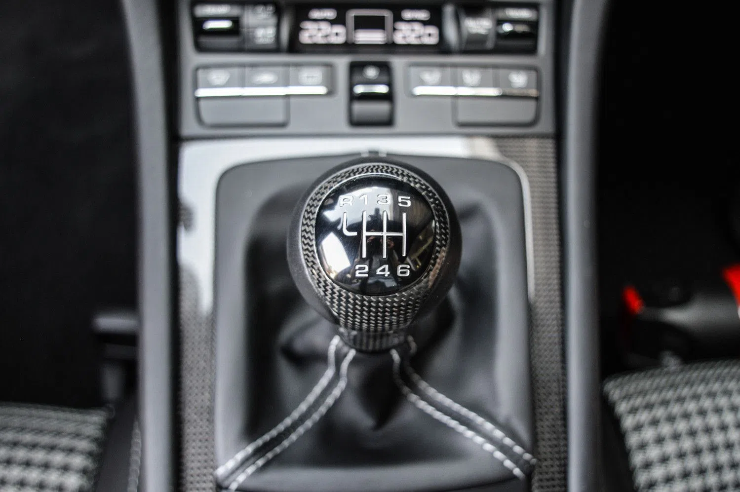 2016 Porsche 911 R interior, center console