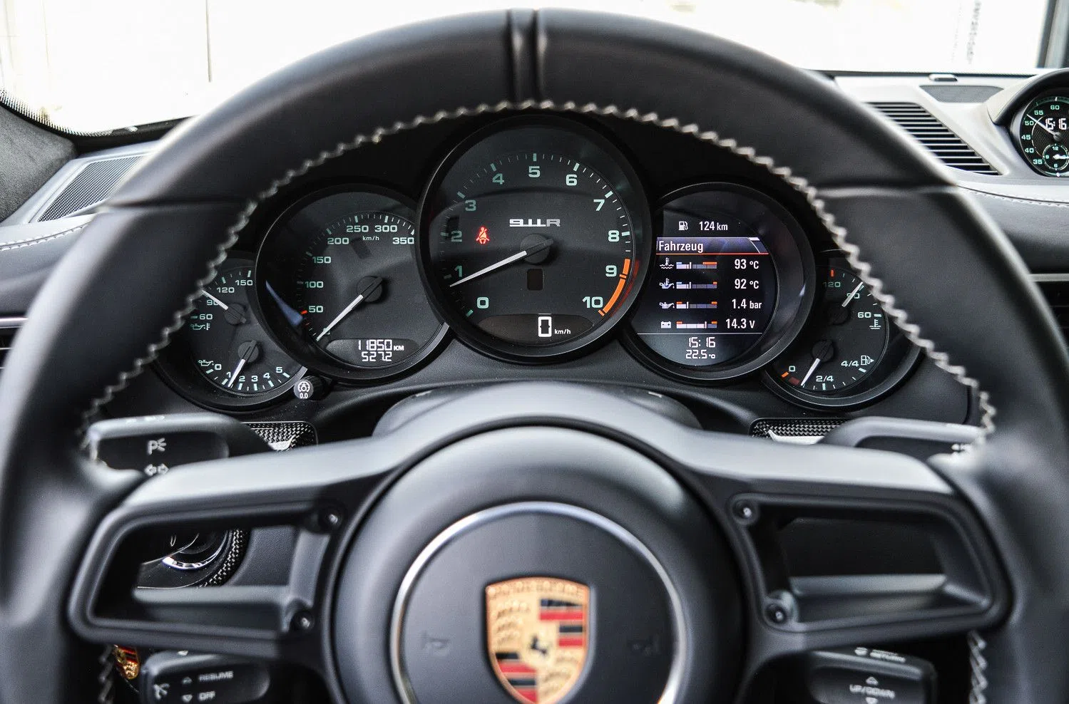2016 Porsche 911 R interior