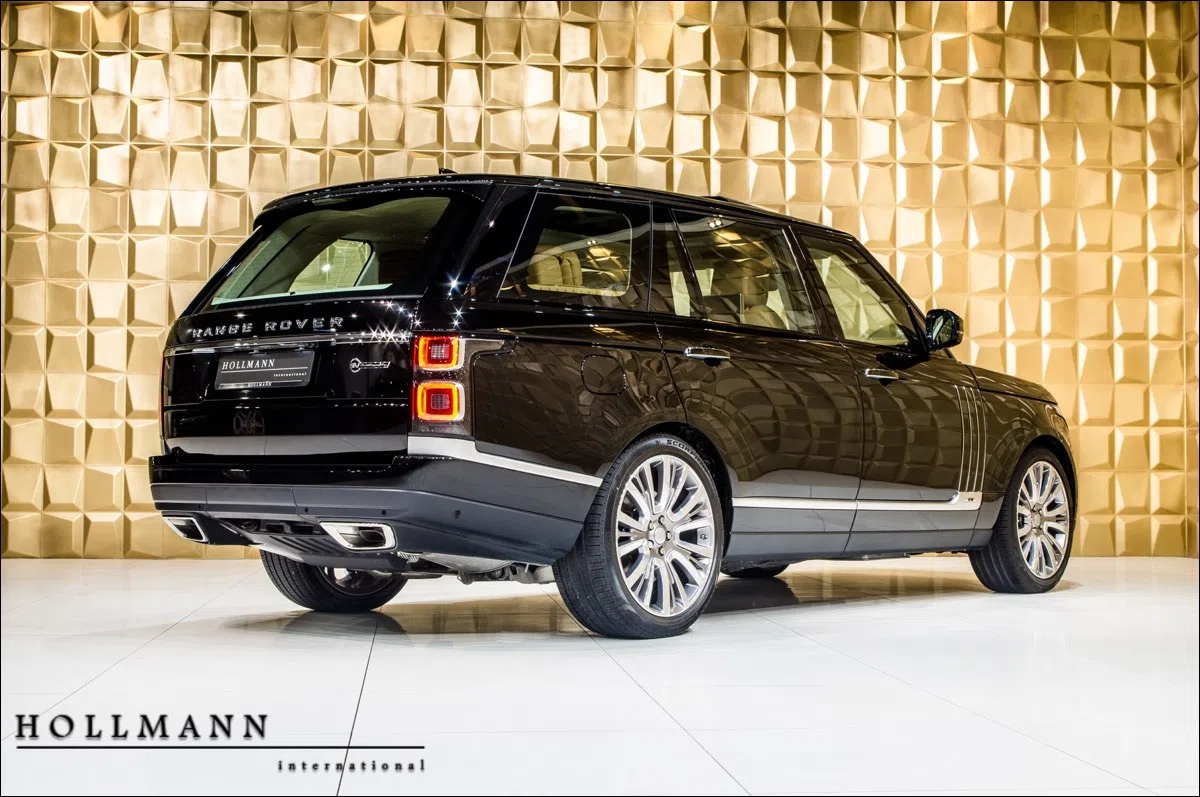 2019 Range Rover Hybrid LWB SV-AUTOBIOGRAPHY, rear three-quarter view, Santorini Black