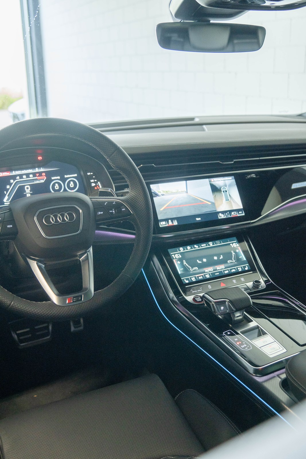 2022 AUDI RSQ8 quattro tiptronic, 2/12