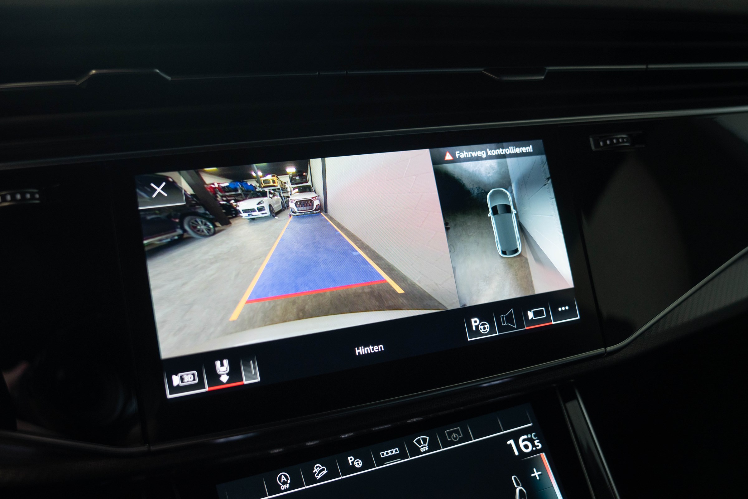2022 AUDI RSQ8 quattro tiptronic, 7/12