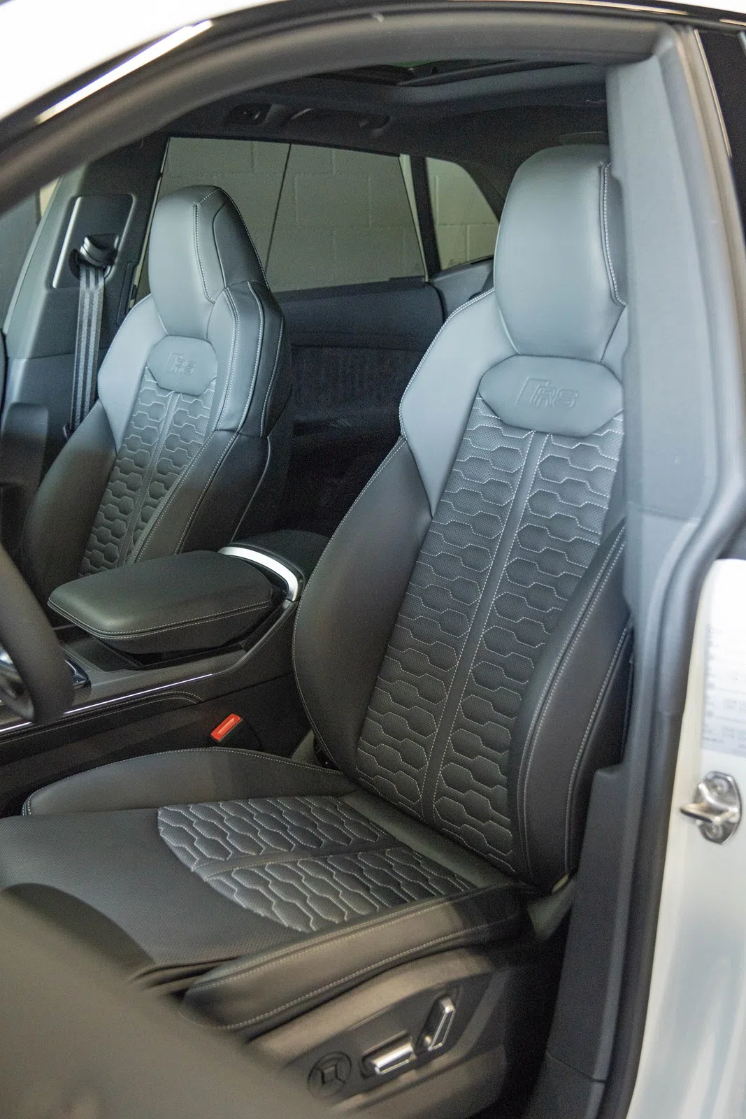 2022 AUDI RSQ8 quattro tiptronic interior, seats