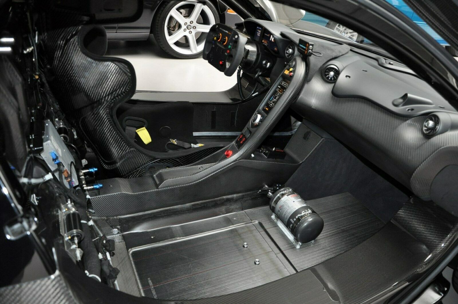2016 McLaren P1 GTR MSO, 4/15