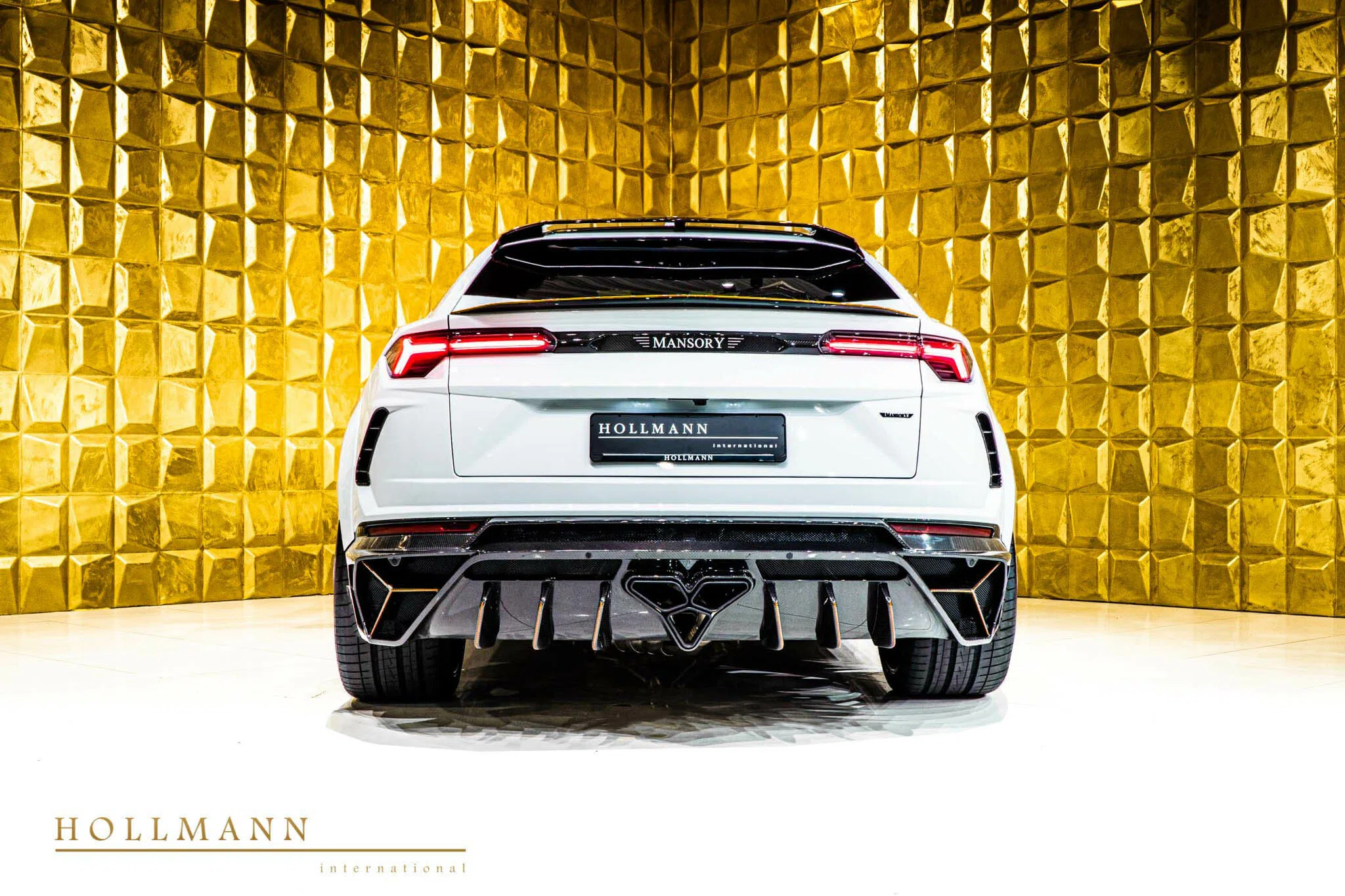 2022 Mansory Urus Venatus, rear three-quarter view