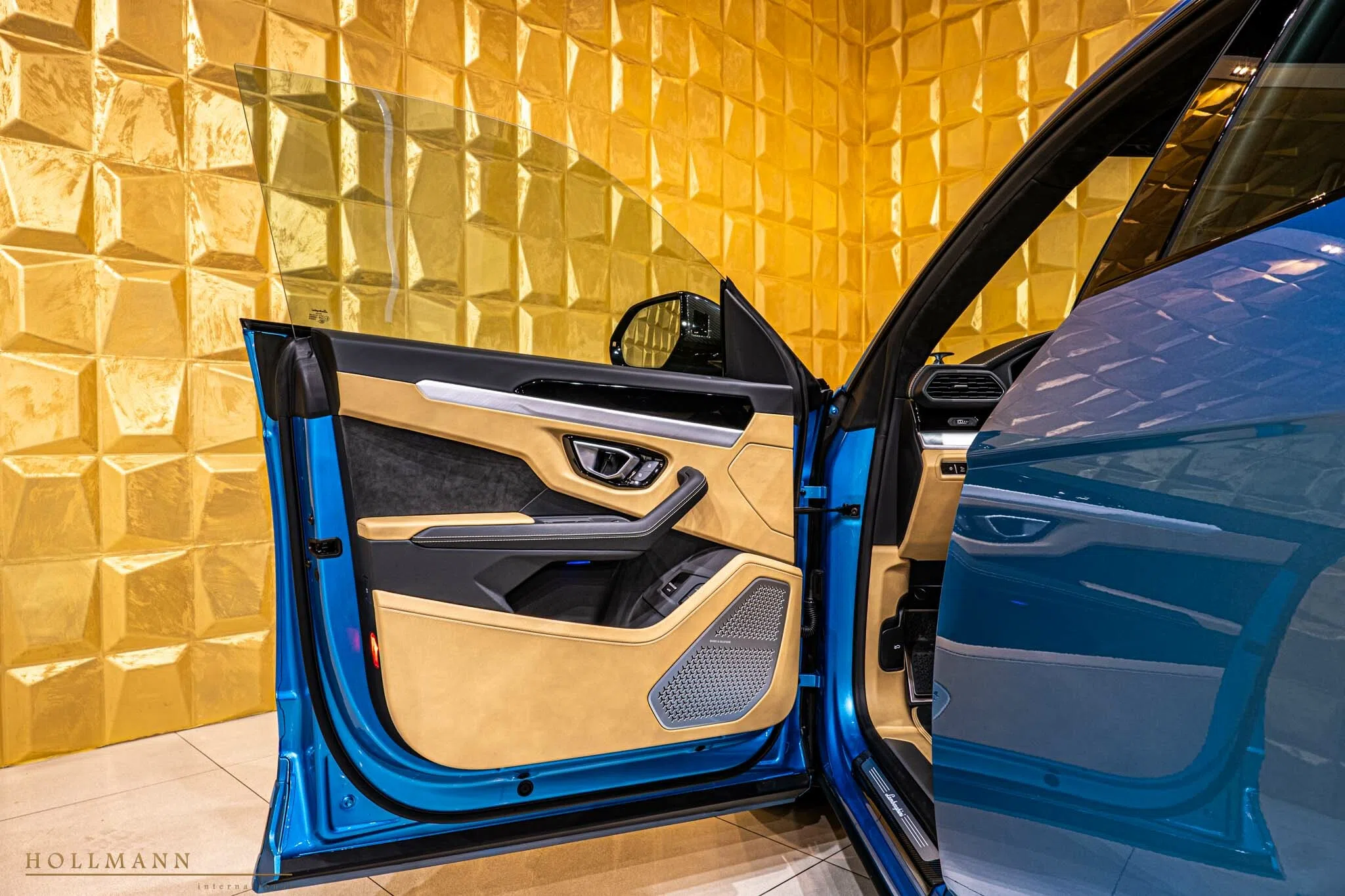 2022 Lamborghini Urus by NOVITEC interior, door panel