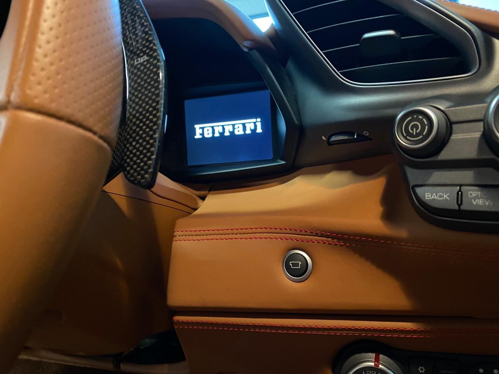 2016 FERRARI 488 GTB, 2/8