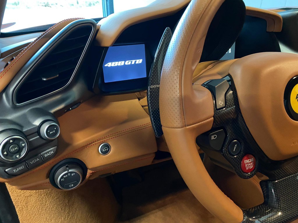 2016 FERRARI 488 GTB, 3/8
