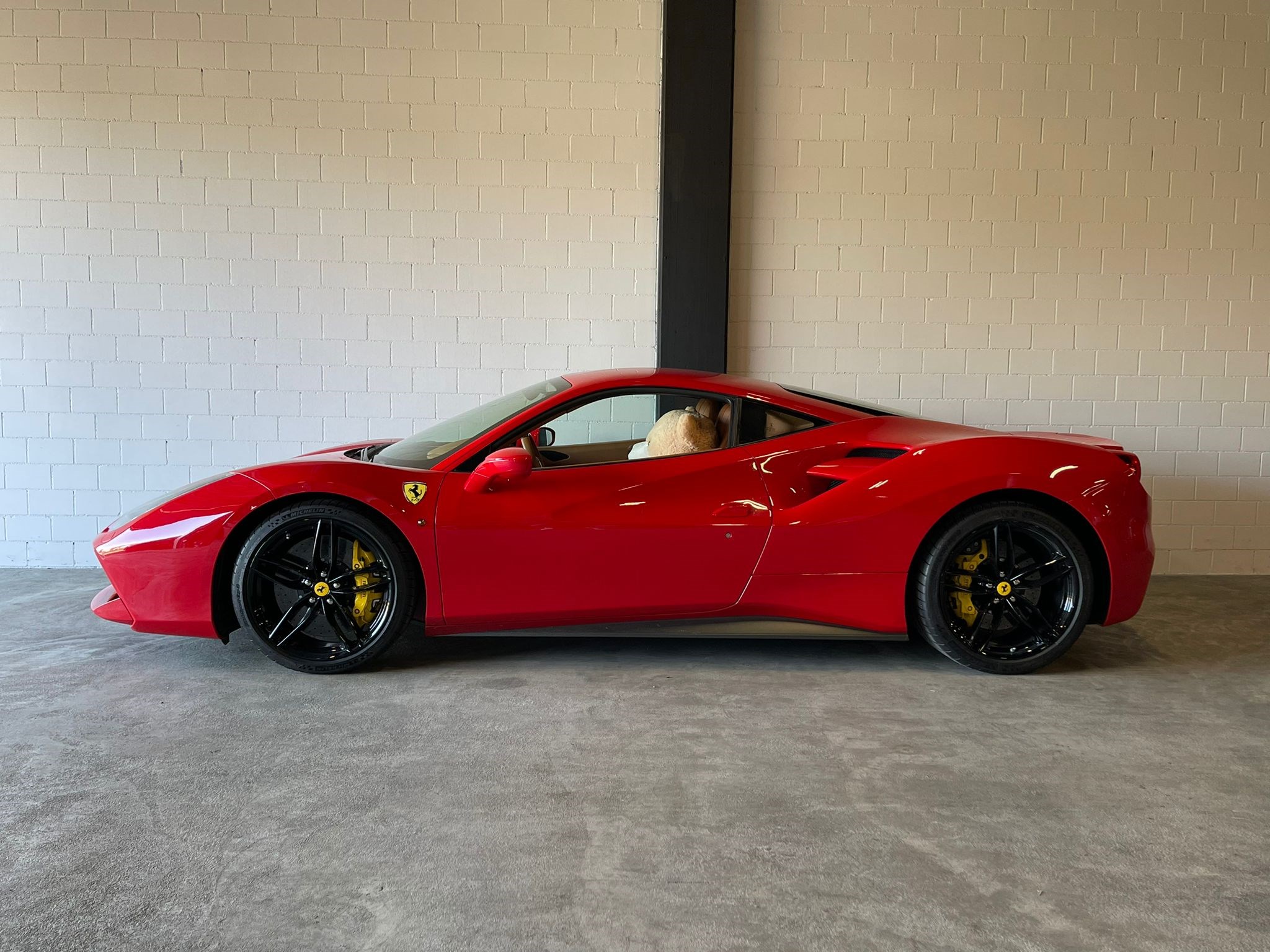 2016 FERRARI 488 GTB, 6/8