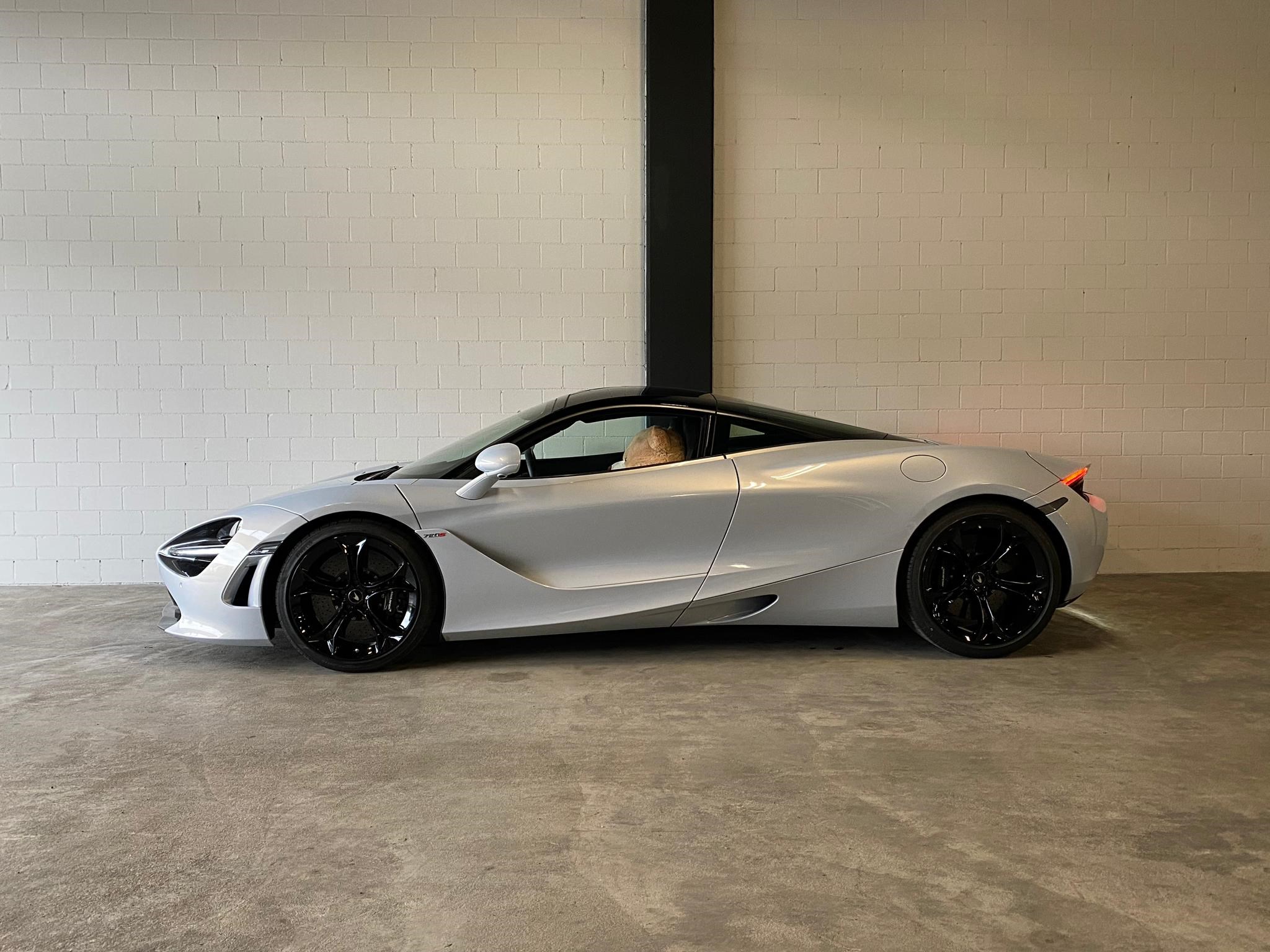 2021 McLAREN 720S Coupé, 3/3