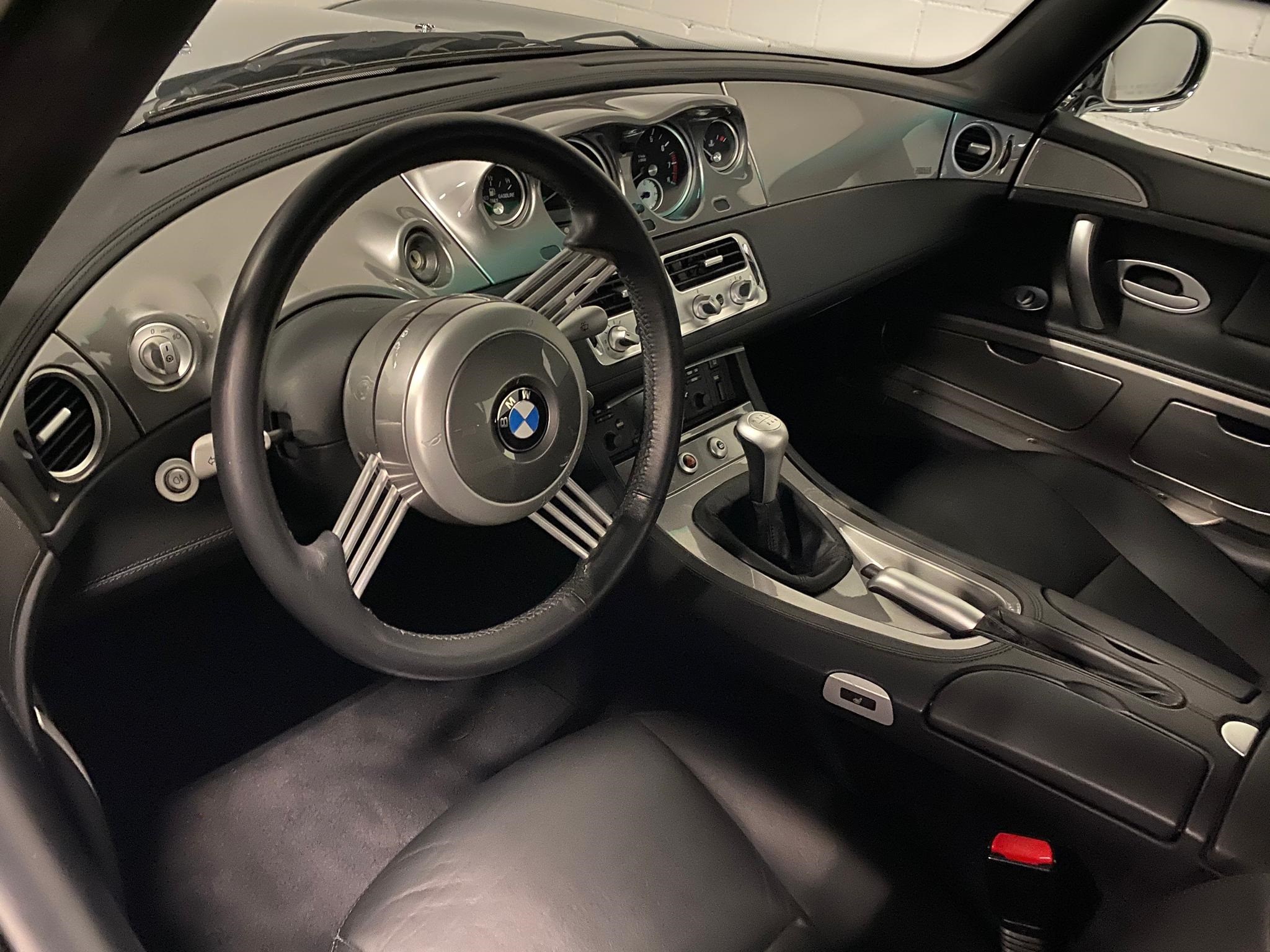 2001 BMW Z8 Roadster, 2/8