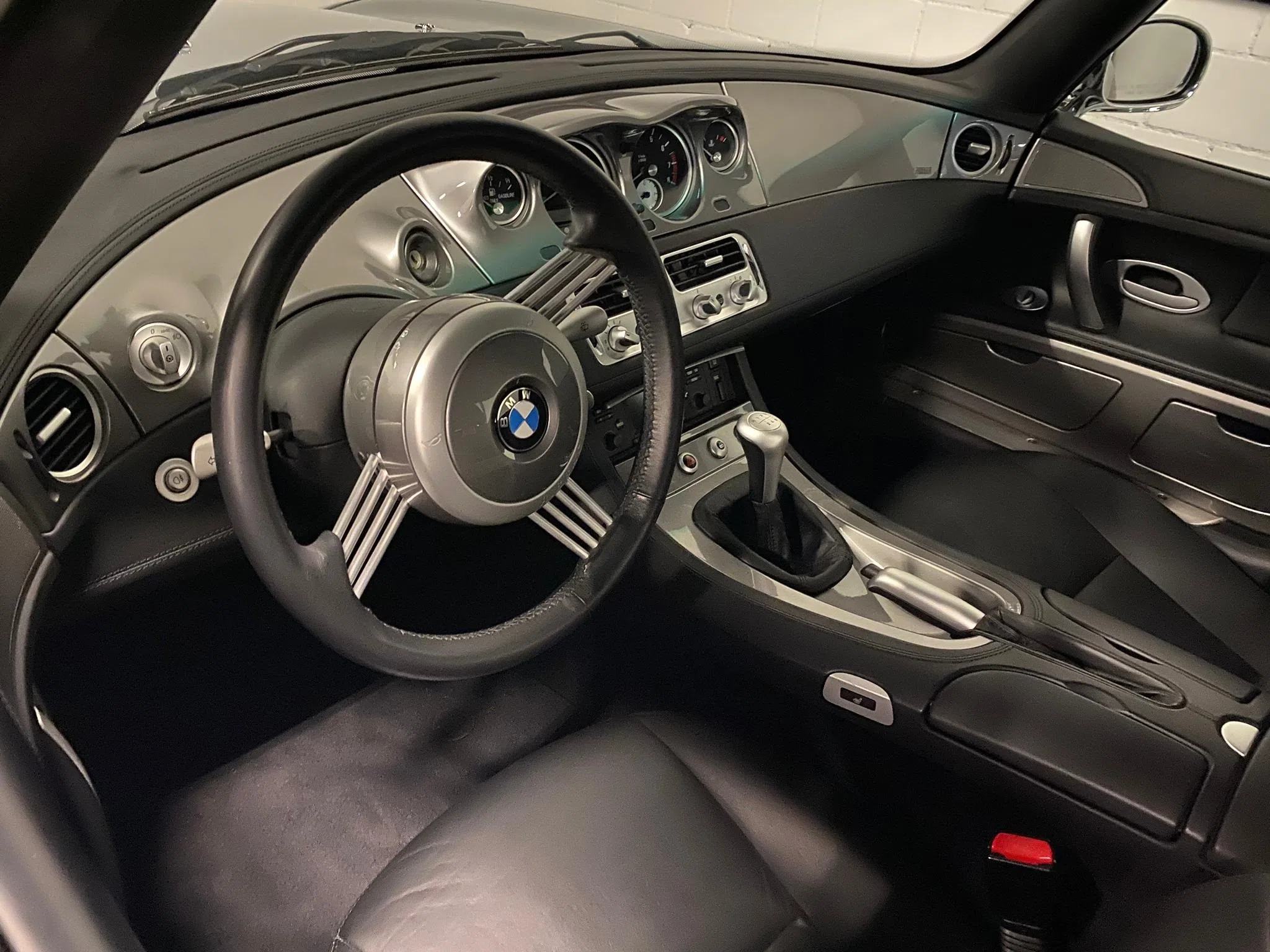 2001 BMW Z8 Roadster, 2/8