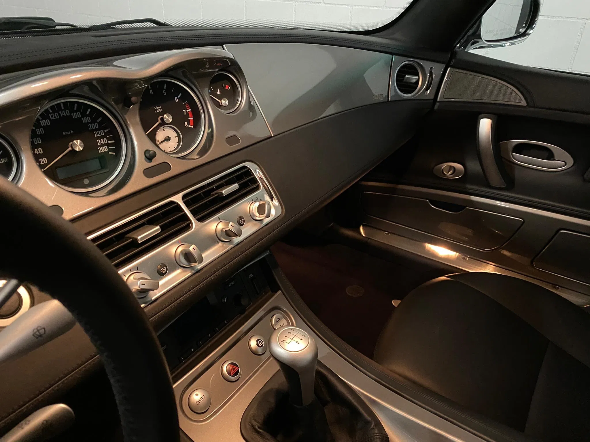 2001 BMW Z8 Roadster, 4/8