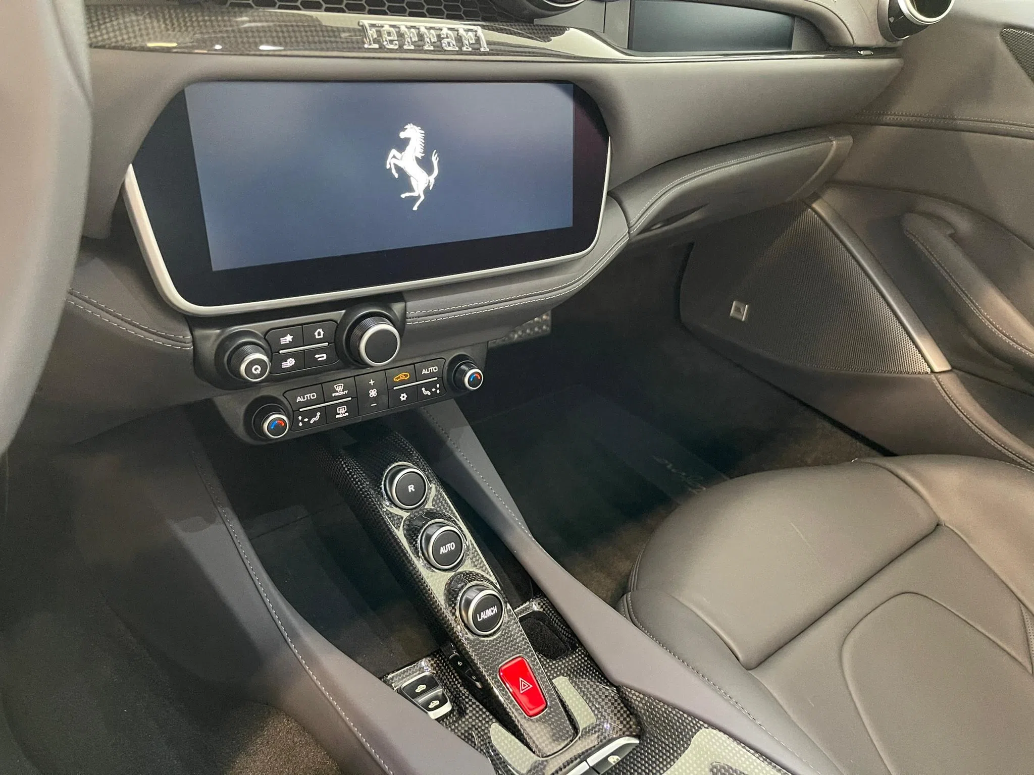 2019 FERRARI Portofino interior, center console
