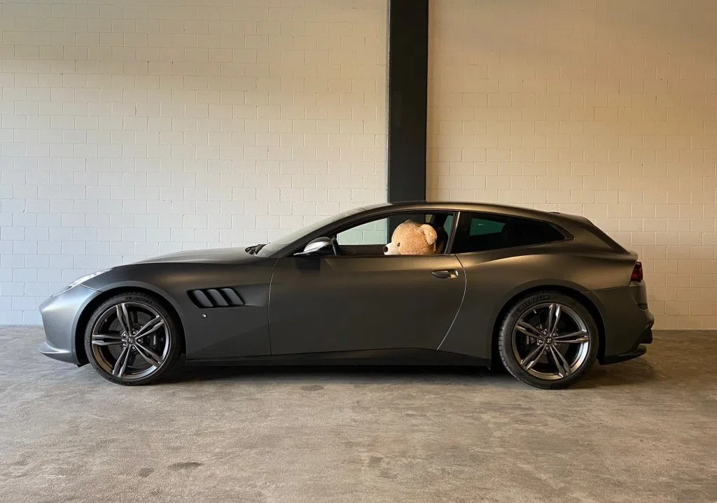 2017 FERRARI GTC4 Lusso, side profile