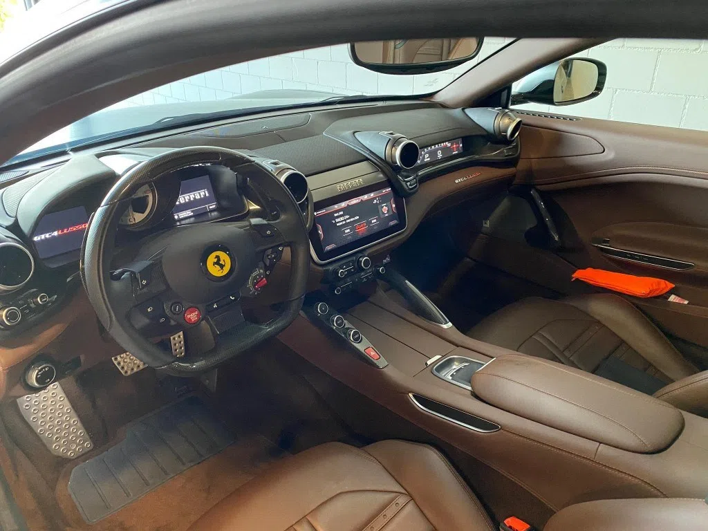 2017 FERRARI GTC4 Lusso interior, dashboard