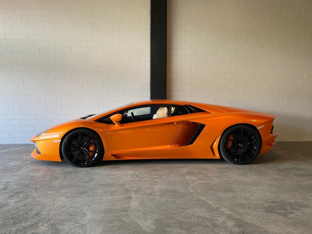 2015 LAMBORGHINI Aventador LP700-4 Coupé, 2/6