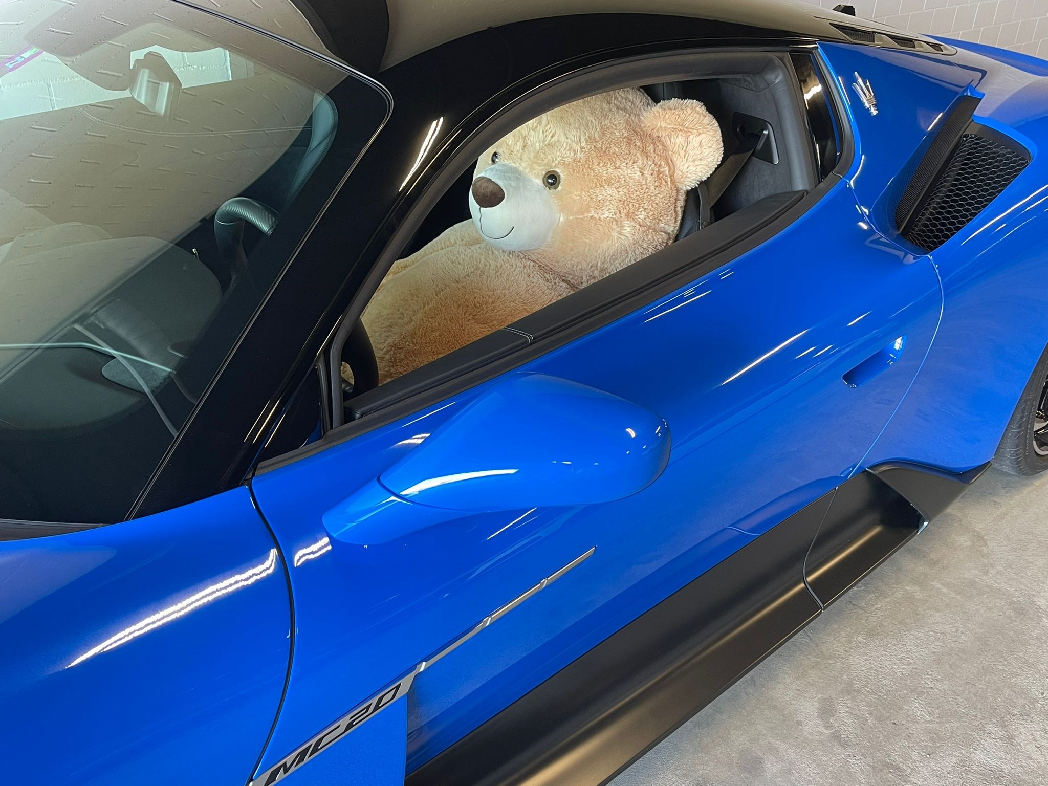 2022 MASERATI MC20, 3/8