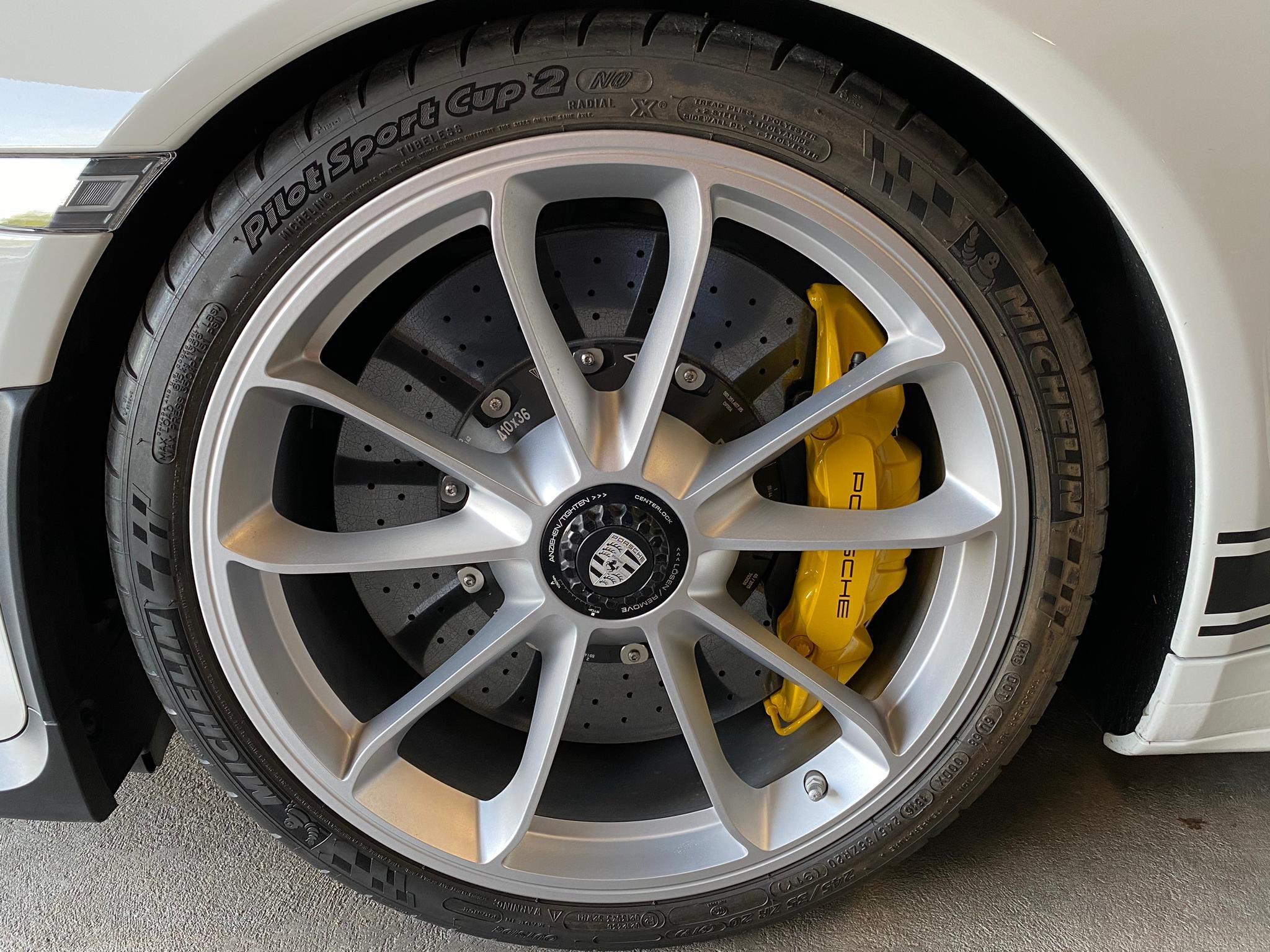 2016 PORSCHE 911 R, 8/13
