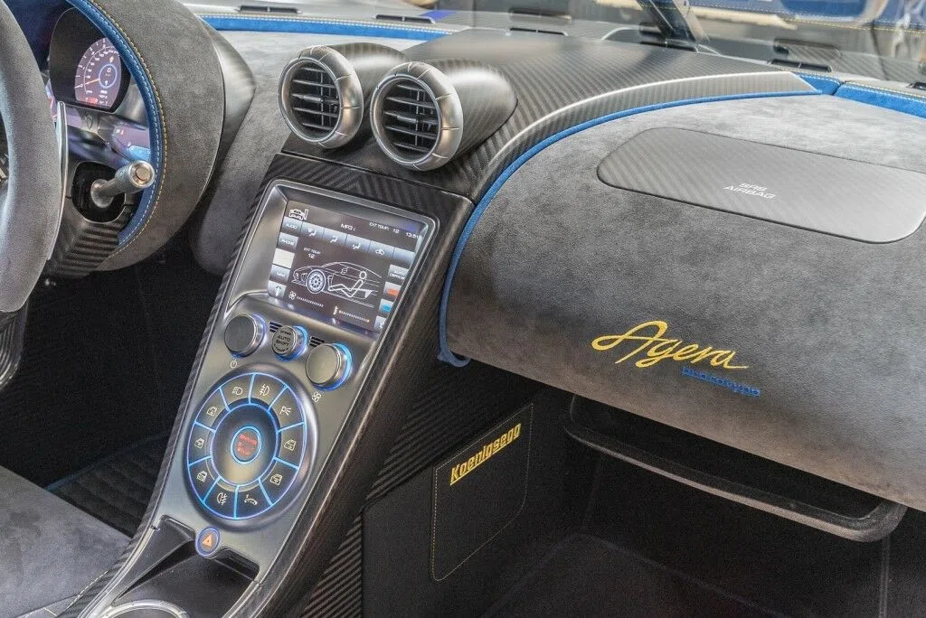 2017 Koenigsegg Agera RS interior, dashboard, Grau