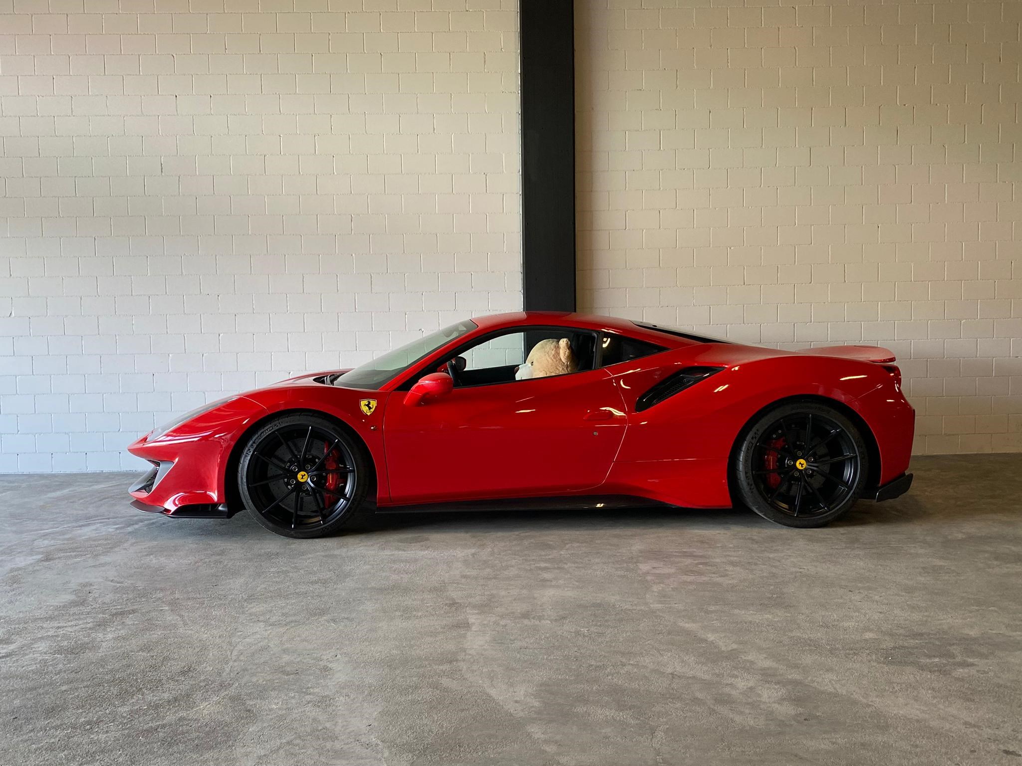 2019 FERRARI 488 Pista, 2/9