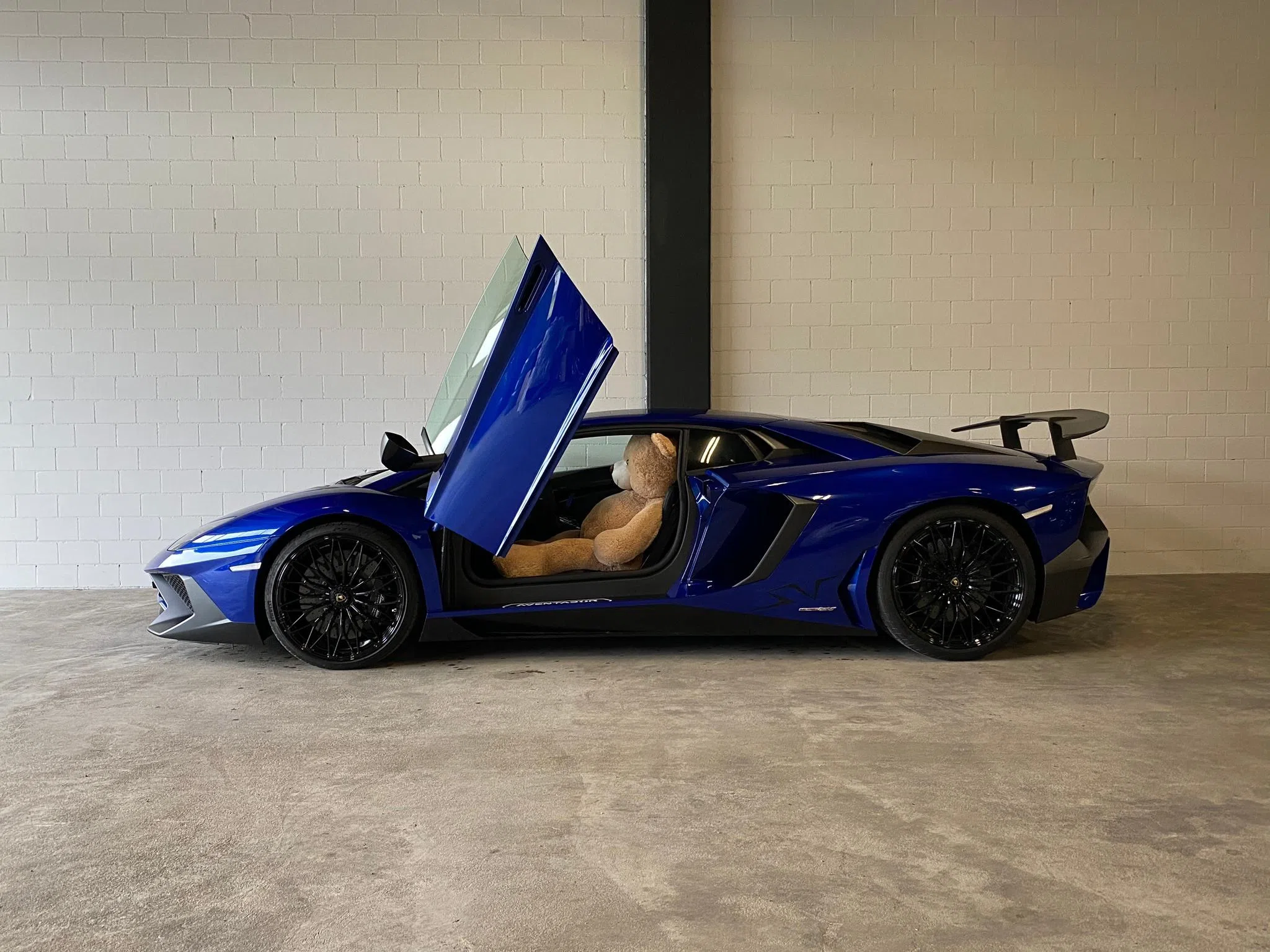 2016 LAMBORGHINI Aventador LP750-4 Superveloce SV Coupé