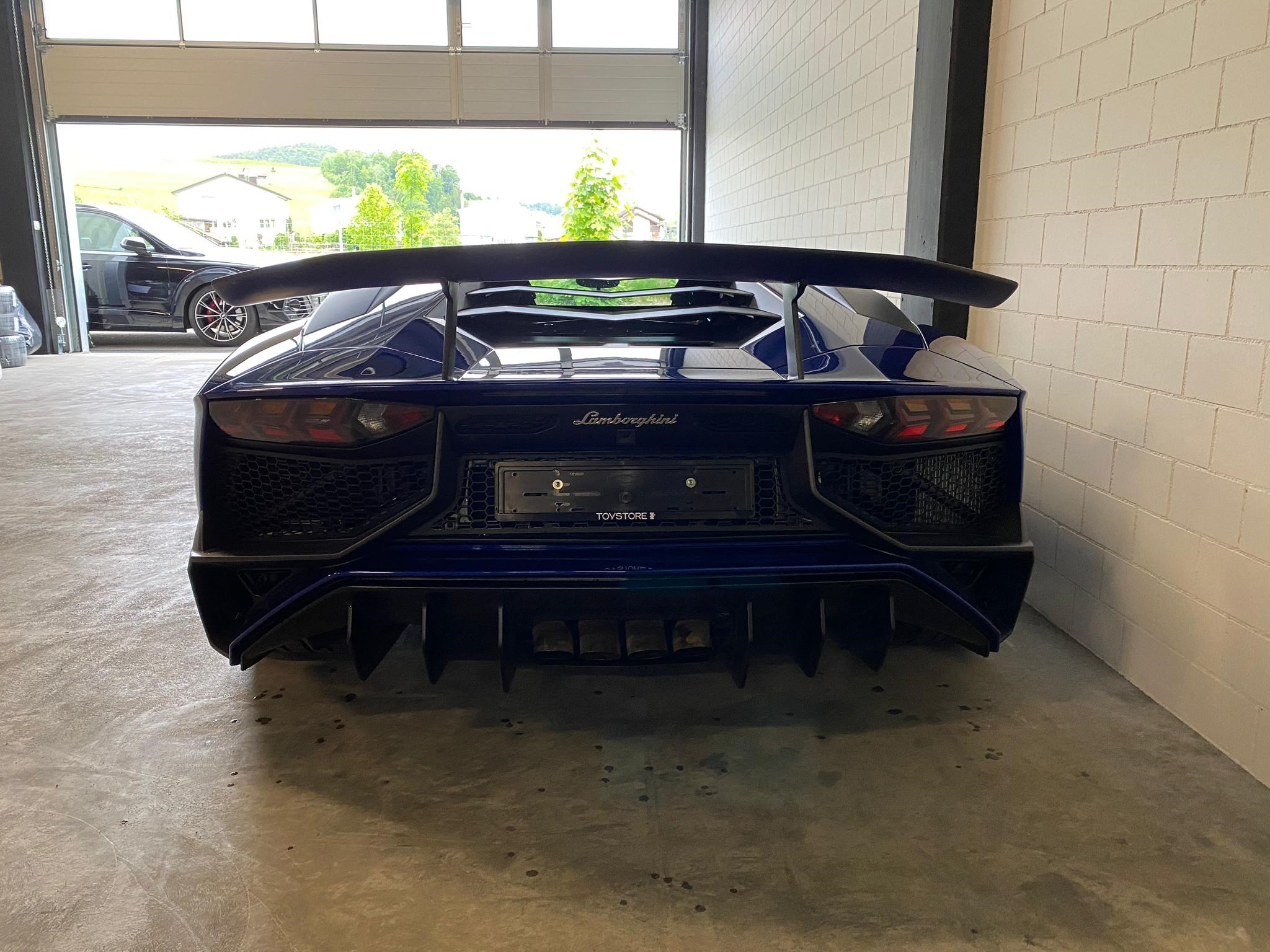 2016 LAMBORGHINI Aventador LP750-4 Superveloce SV Coupé, 4/11