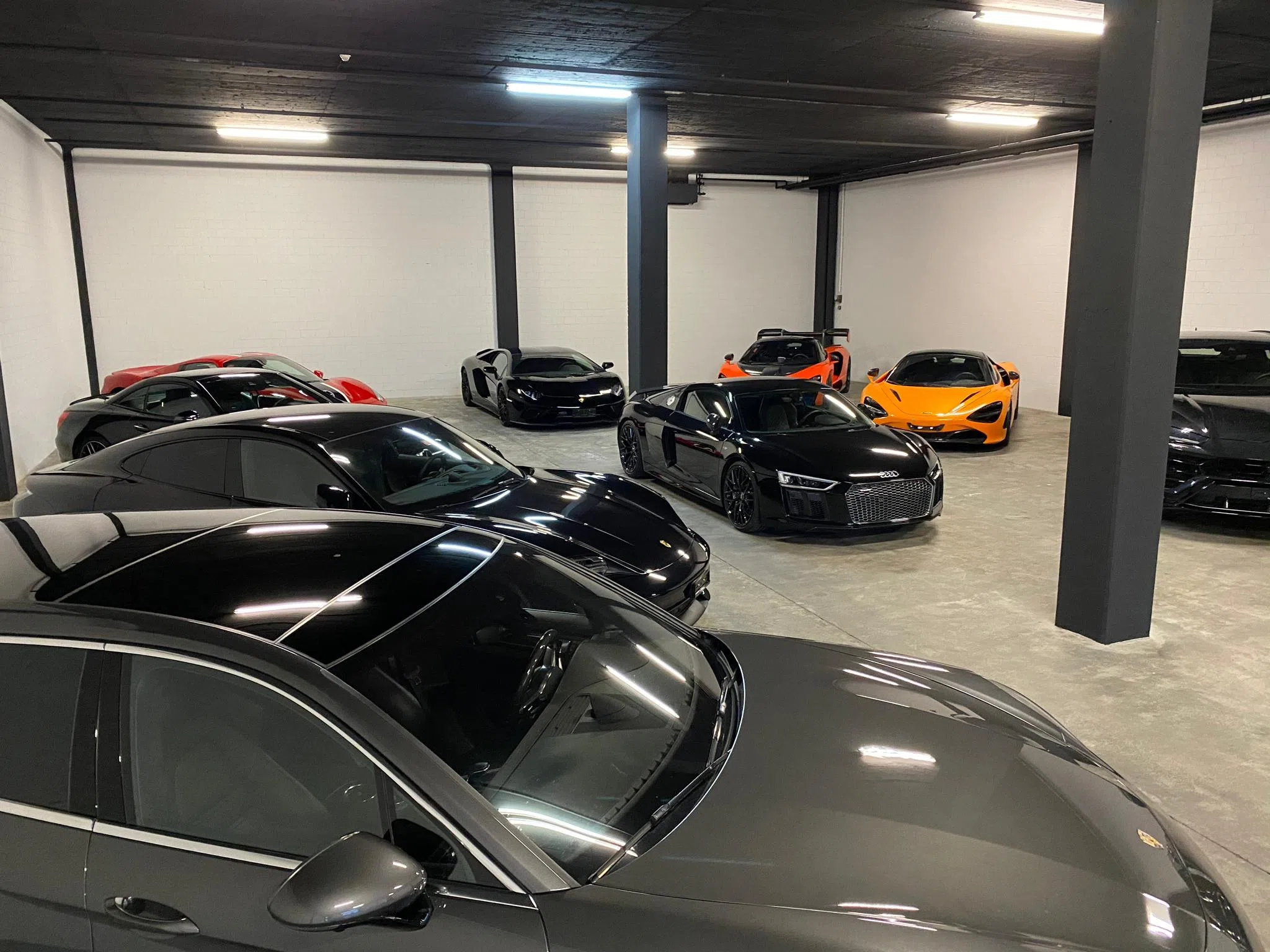 2016 LAMBORGHINI Aventador LP750-4 Superveloce SV Coupé, photo 9 of 11