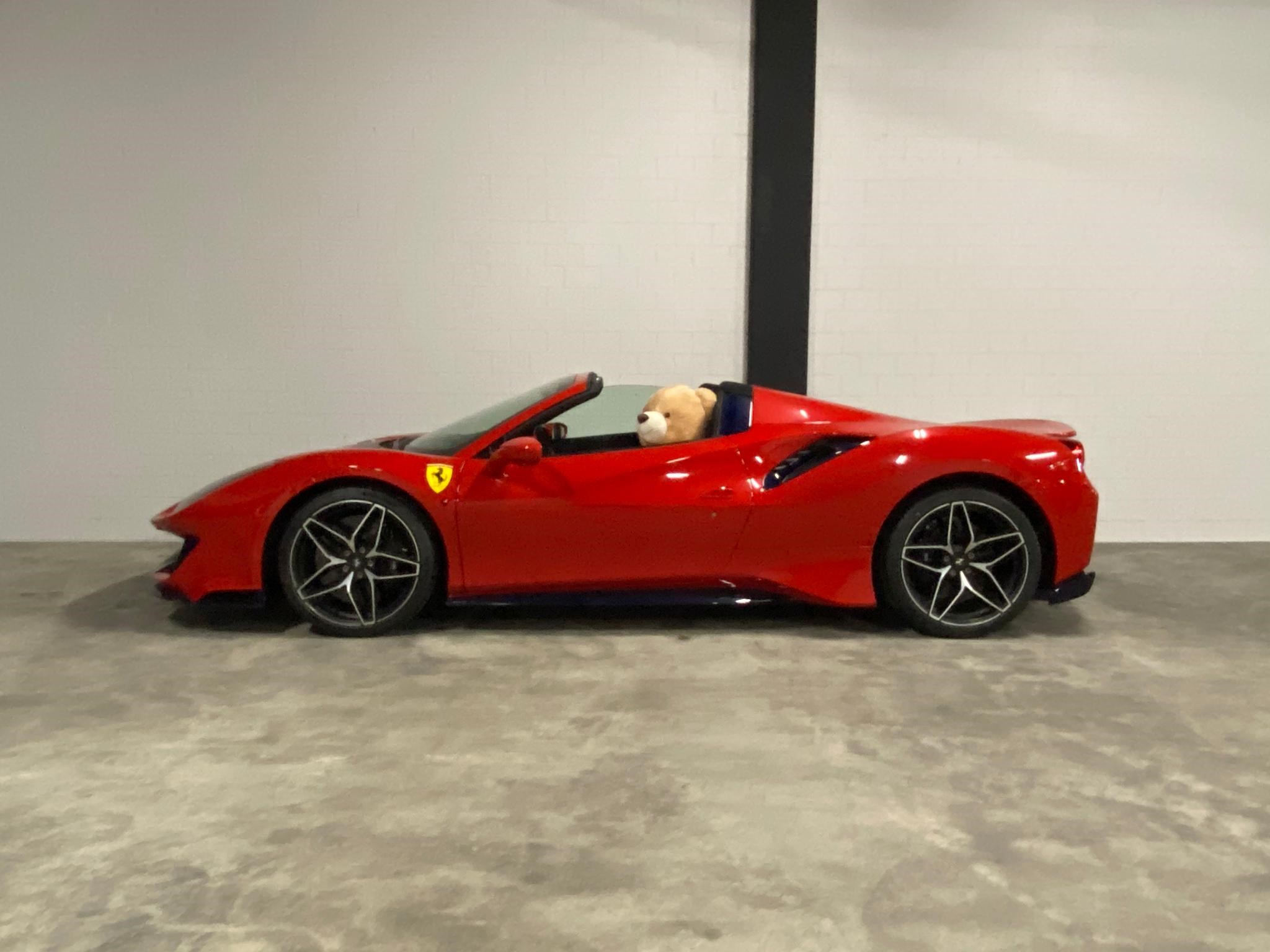 2019 FERRARI 488 Pista Spider, 2/4