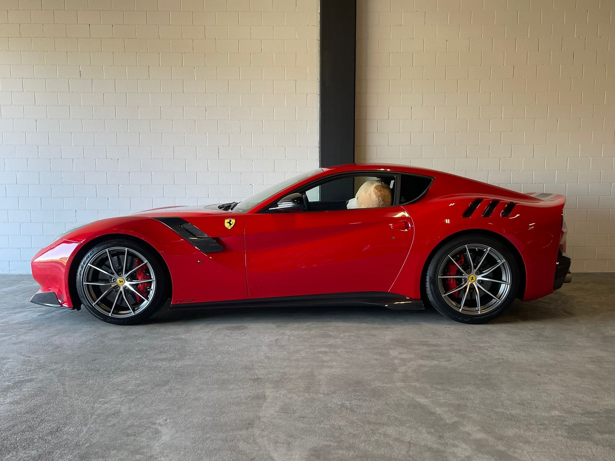 2016 FERRARI F12 TDF, 2/10