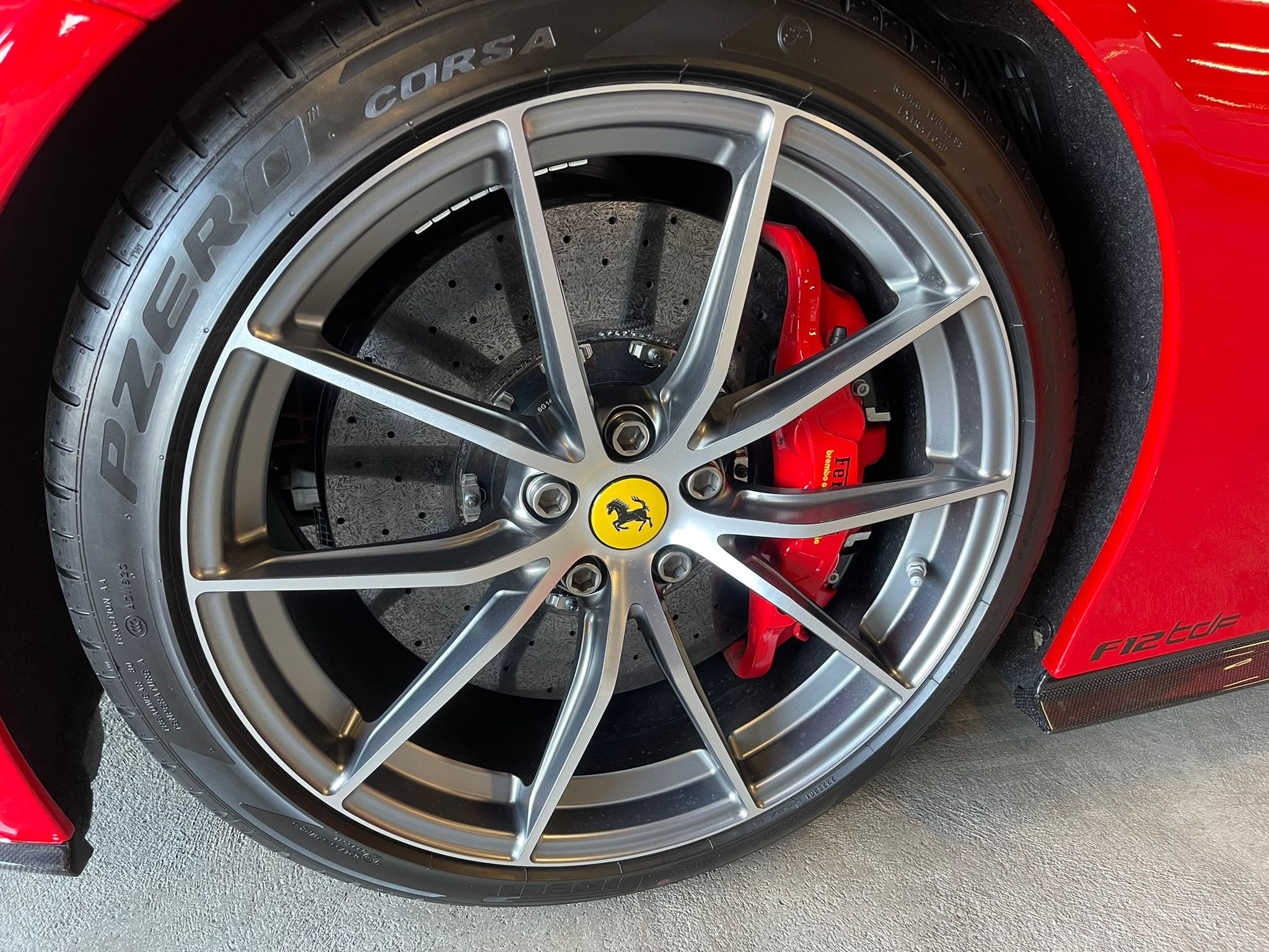 2016 FERRARI F12 TDF, 9/10