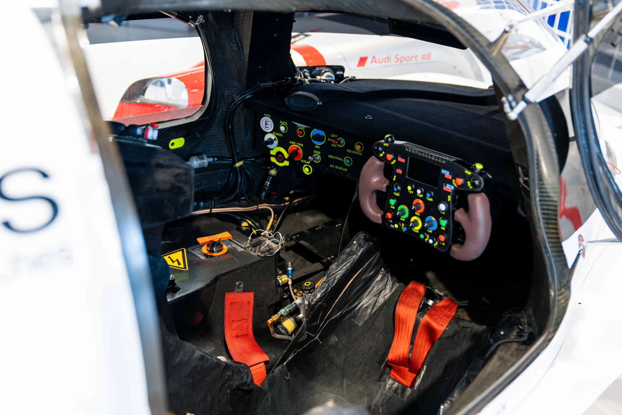 2015 AUDI R18 E-TRON QUATTRO, 6/17