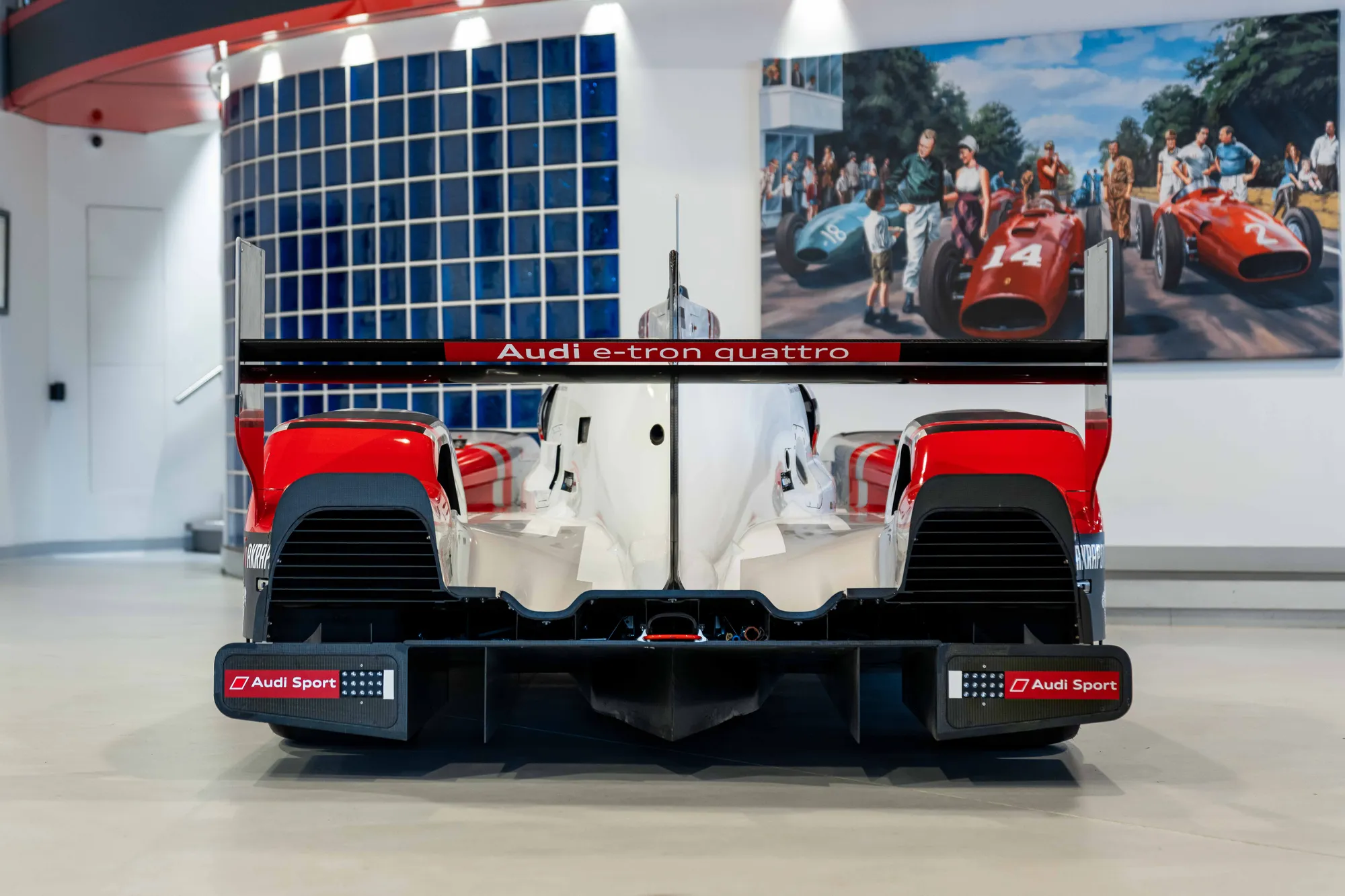 2015 AUDI R18 E-TRON QUATTRO, 13/17