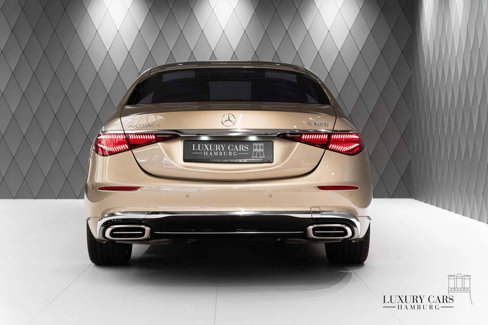 2022 Mercedes-Maybach S 680, rear three-quarter view, Travertinbeige gold